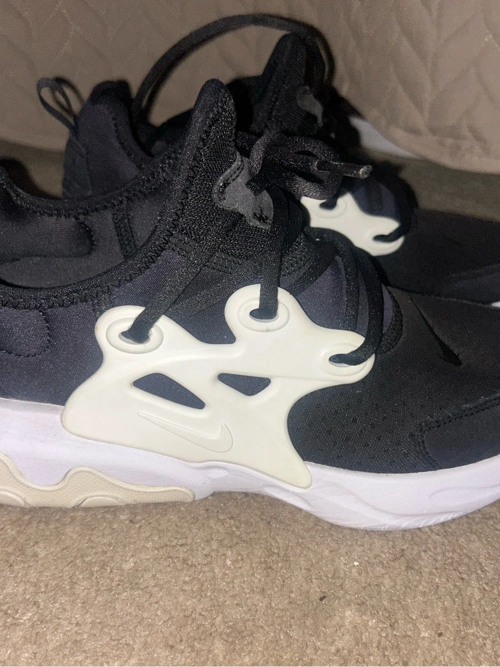 Nike sleek black